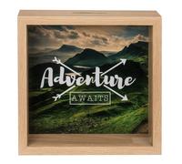 Salvadanaio Telaio in Legno Risparmio Avventura Aspetta. Salvadanaio Monete Design Original Adventure Awaits (20 x 20 cm). con gancio per appenderlo.
