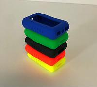 Salvatelecomando elastico universale per apricancelli automatici - mod. Micro tecnidea. Larghezza da cm 2,8 a 5 - lunghezza da cm 5,5 a 12 blister da 2 pezzi in colori assortiti
