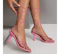 Sandali alla moda con tacco basso e cinturini per l'estate, tacchi per laurea, tacchi per ballo di fine anno, scarpe per vacanze, sandali eleganti estivi, scarpe da festa con stile chic e accattivante