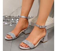 Sandali con tacco largo e paillettes argentate luccicanti, la splendida luce estiva! Il gambale è realizzato in materiale super lucido e paillettato, che scorre come un fiume stellato quando esposto a