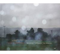 Sandi Haber Fifield. Walking through the world. Ediz. illustrata