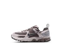 Scarpa Nike Vomero 5 con dettagli dal design rifrangente - Ragazzo/a - Grigio 36