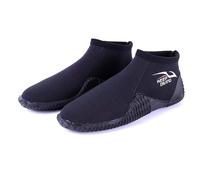 Scarpe da guadino impermeabili progettate per il comfort durante le attività al