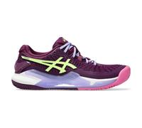 ASICS La GEL-RESOLUTION™ 9 Padel offre una maggiore stabilità e ammortizzazione per i giocatori che amano controllare il gioco dalla linea di fondo. La tecnologia DYNAWALL™ nell'intersuola si estende ora al tallone per una maggiore stabilità durante i movimenti laterali. La tecnologia DYNAWRAP™ nella striscia degli occhielli è stata ridisegnata in modo da poter applicare una pressione sulla scarpa quando è necessario un supporto aggiuntivo. Infine, la suola a tutta lunghezza e il tallone separato garantiscono una maggiore stabilità negli atterraggi e un recupero più rapido tra un colpo e l'altro. TecnologiaPGUARD™: per una maggiore durata nell'area della punta e del tallone della suola Tecnologia DYNAWRAP™: migliora la stabilità Materiale della tomaia DYNAFIT™: migliora la flessibilità Suola in gomma AHARPLUS™: migliora la durata Tecnologia GEL™ nel retropiede e nell'avampiede: migliora l'assorbimento degli urti e fornisce una sensazione più morbida sotto il piede Tecnologia DYNAWALL™: migliora la stabilità Disegno separato della suola: per atterraggi più stabili Design della suola specifico per il paddle La soletta è prodotta con un processo di tintura in soluzione che riduce il consumo di acqua di circa il 33 % e le emissioni di CO2 di circa il 45 % rispetto alla tecnologia di tintura convenzionale 39