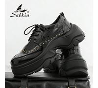 Scarpe da uomo di design in stile punk avant-garde, con suola spessa, stringate, con tacco rialzato da 4,5 cm, in pelle verniciata lucida casual, con decorazione a rivetti, adatte per uso quotidiano, 