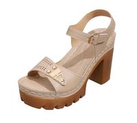 Scarpe e Ciabatte Traspiranti, studiate per climi Caldi e umidi, mantengono i Piedi asciutti e freschi Grazie a Materiali Che favoriscono la circolazione dell'Aria in Ogni Condizione atmosferica