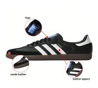 scarpi sportivi casual basse e leggere, modello Samba OG, comode e durevoli, per donne Le adidas Samba hanno lasciato il segno sui campi da calcio indoor ben prima di approdare sulle strade. Questa sn