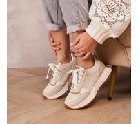 scarpi sportivi con platform, inserti traforati e suola a contrasto Adotta un look casual e dinamite con cestini, piattaforma, stile e affermazione urbana. Il suo design moderno si distingue per una s