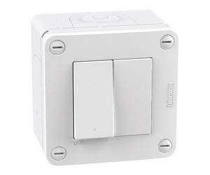 Scatola Bticino MatixGO 2 moduli IP40 con interruttore e falso polo bianco 28402W1