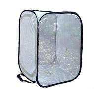 Scatola portatile per la crescita delle piante con panno traspirante, che funge da habitat per insetti e farfalle, promuovendo allo stesso tempo condizioni ottimali per la crescita delle piante