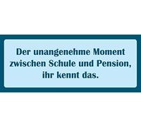 Schatzmix Blechschild Spruch der unangenehme Moment zwischen Schule und Pension Metallschild 20x30 cm Wanddeko Tin Sign Targa di Metallo da Parete, Lamiera, Multicolore