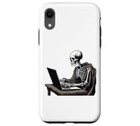 Scheletro di codifica per sviluppatori web davanti al computer portatile Halloween Custodia per iPhone XR