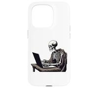 Scheletro di codifica per sviluppatori web davanti al computer portatile Halloween Custodia per iPhone 15 Pro