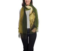 Sciarpa da donna sdraiata sul divano verde, sciarpa con nappe, scialle caldo da donna, scialle con frange