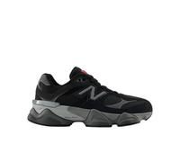 Scopri le nuove New Balance 9060 rain cloud , una fusione perfetta di stile e...