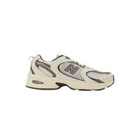 Scopri l'eleganza e il comfort senza pari con le New Balance 530Ema, un model...