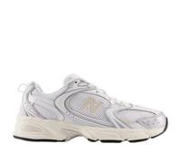 Scopri l'eleganza e il comfort senza pari con le New Balance 530Ema, un model...