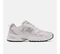 Scopri l'eleganza e il comfort senza pari con le New Balance 530Ema, un model...