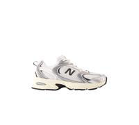 Scopri l'eleganza e il comfort senza pari con le New Balance 530Esa, un model...