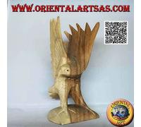 Scultura dell'aquila reale ad ali spiegate in piedi in legno di suar da 23 cm
