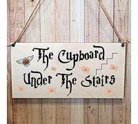 Second Ave Wizard - Targa in legno da appendere con scritta in inglese "Under The Stairs"