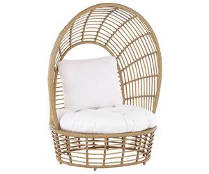 Sedia Coperta in Rattan Sintetico Beige Cuscini Bianchi Stile Boho Lido