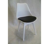 SEDIA IN POLIPROPILENE SEDUTA CON MORBIDO CUSCINO NERO IN ECOPELLE