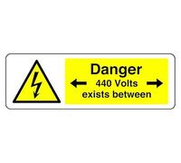 Segnale di sicurezza con scritta "Danger 440 Volt exists Between - High Tack autoadesivo adesivo (600 mm x 300 mm) Distanza di visualizzazione entro 14 m.