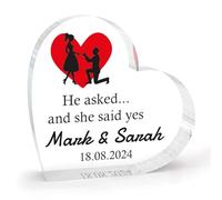 Segnaletica decorativa in acrilico trasparente con scritta in inglese "He Asked She Said Yes", regalo di fidanzamento personalizzato su ginocchia piegate