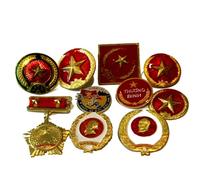 Selezione Di Vietnamita Army Cappello Distintivi Medaglie E Pin - 10 Tipi