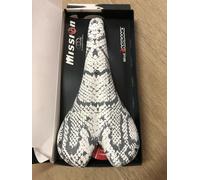 Sella bici in pelle Selle Bassano Mission Carbonio Titanium bike saddle