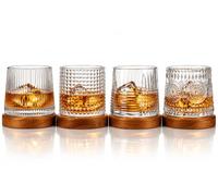 Sendez Set di 4 bicchieri da whisky girevoli, 170 ml, con sottobicchieri in | 4 bicchieri da whisky da 170 ml ciascuno e 4 diversi motivi in rilievo, con 4 sottobicchieri in legno abbinati