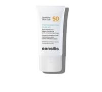 Sensilis - Crema viso con colore, protegge ed equilibra il tono della pelle, con acido ialuronico e filtri solari ad ampio spettro, SPF50, finitura naturale - 40 ml