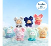 Serie Disney Mickey Cloud Dreamland Scatola cieca in vinile imbottito: Combinazione di materiali in vinile e peluche corto, dettagli a motivo di nuvole, forma 3D di Mickey, per esposizione da scrivani