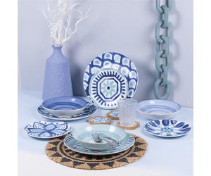 Servizio piatti 18 pezzi Aquazul Realizzato in porcellana Il servizio si compone di 6 piatti piani, 6 piatti fondi, 6 piatti frutta 3 posti tavola diversi adatto alla lavastoviglie blu