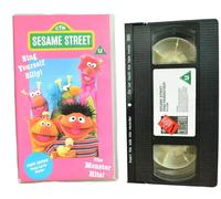 Sesame Street: Sing Yourself Silly! [VHS]