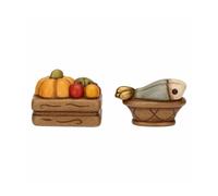 THUN - Set casseta frutta e cesto con pesce - ceramica - Collezione Presepe Classico - cassetta frutta 4x3,2x3 cm - cesta pesce 4x2,4x2,2 cm