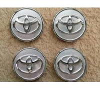 SET COPRIMOZZO CENTRALE CERCHI RUOTA ORIGINALI TOYOTA OEM CROMATI 57MM COROLL...