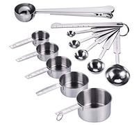 Set da 12 Pz Tazze & Cucchiai Misuratori con Scala Grammi, Acciaio Inox 304, Set Dosatori Precisi per Pasticceria, con Cucchiaio Clip Sigillante Sacchetti e Raschietto Graduato