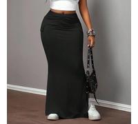 Set da 2 pezzi da donna composto da: Maglietta corta a maniche corte con scollo tondo, in tessuto elastico a maglia bianco, con stampa grafica retrò di auto nera; abbinata a gonna lunga a tubino con v