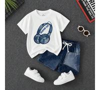Set da 2 pezzi per ragazzi giovani, maglietta e pantaloncini, maglietta bianca in maglia con collo tondo e maniche corte con grafica di cuffie di colore denim e slogan inglese "Game On", abbinata a pa