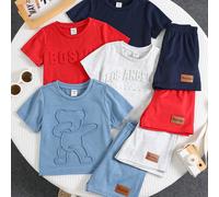Set da 8 pezzi di magliette a maniche corte e pantaloncini casual comodi e versatili per bambino, con stampa a rilievo di lettere, adatto per primavera/estate, uso quotidiano, sport, attività all'aper