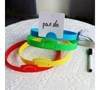 Set da 9 pezzi "Chi sono io" a colori casuali, inclusi fascia regolabile, schede cancellabili e penna, adatto per raduni familiari, giochi di ruolo ed eventi celebrativi. Perfetto come regalo per fest
