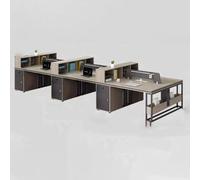 Set da scrivania moderno for ufficio con scomparto alto, postazione di lavoro modulare for supervisore e sedia in rete combinata for il reparto finanziario contabile