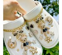 Set di 18 charm staccabili a forma di orsetto d'oro, stella, cuore e fiocco, decorazioni per scarpe, adatte per zoccoli, sandali, ciabatte, scarpe da giardino, borse da spiaggia, decorazione multiuso,