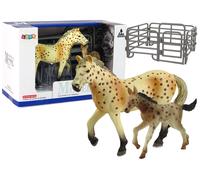 Set di 2 figurine di cavalli Knabstrupper con puledro e recinto