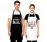 Set di 2 Grembiuli Coppia “The Boss & The Real Boss” - Grembiule Cucina Uomo Donna Regolabile con Tasca, Grembiule Divertente e Originale, Idea Regalo per Matrimonio, San Valentino e Natale