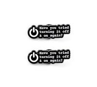 Set di 2 spille da regalo con simbolo della potenza "Have You Tried Turning It Off & On Again", nero, 3 x 1 cm