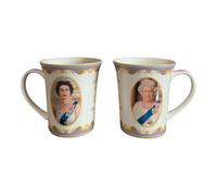 Set di 2 tazze commemorative Sua Maestà la Regina Elisabetta II Bone China UK...