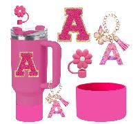 Set di 4 accessori per tazze con la lettera A - 1 tappo per cannuccia, 1 pendente a forma di lettera A, 1 base protettiva in silicone per tazza, 1 adesivo a forma di lettera A per tazza, un regalo a s